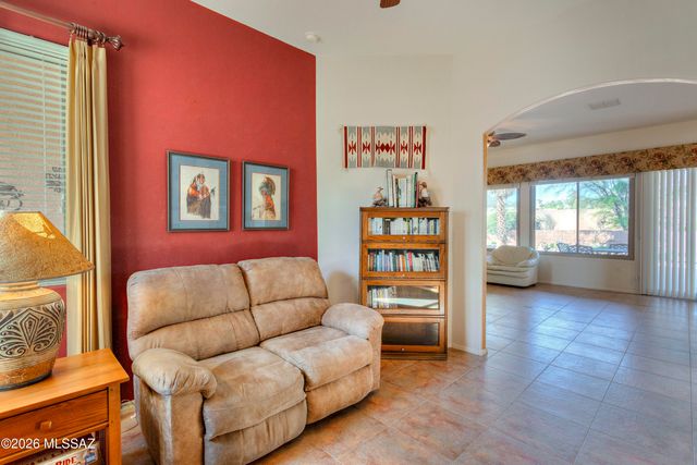433 N Mountain Brook Drive, Green Valley, AZ 85614
