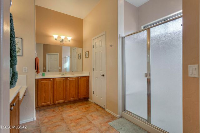 433 N Mountain Brook Drive, Green Valley, AZ 85614