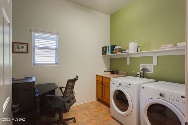 433 N Mountain Brook Drive, Green Valley, AZ 85614