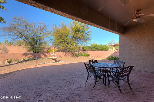 433 N Mountain Brook Drive, Green Valley, AZ 85614
