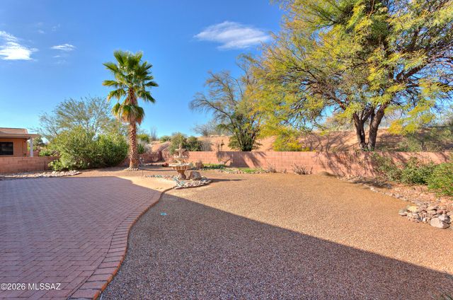 433 N Mountain Brook Drive, Green Valley, AZ 85614