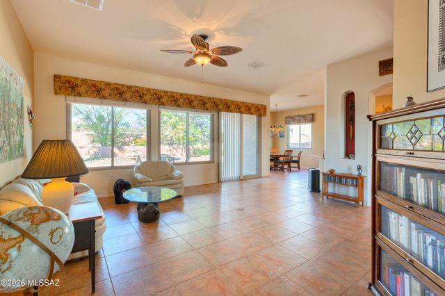 433 N Mountain Brook Drive, Green Valley, AZ 85614