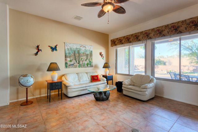 433 N Mountain Brook Drive, Green Valley, AZ 85614