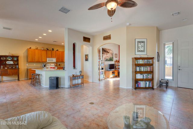 433 N Mountain Brook Drive, Green Valley, AZ 85614