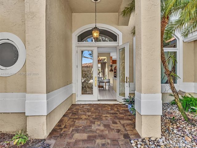 900 Spoonbill Circle, Weston, FL 33326