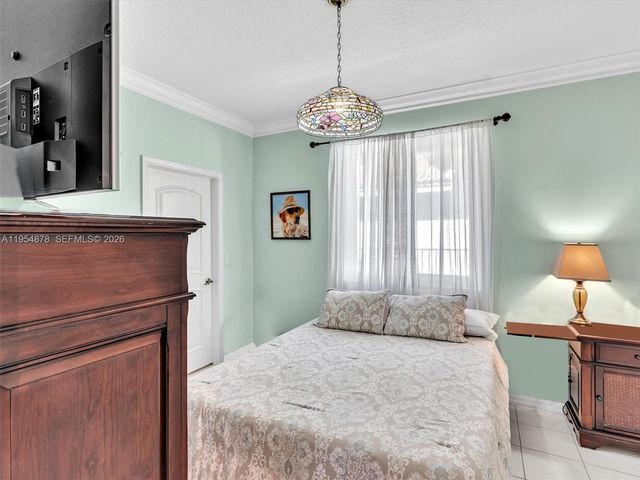 900 Spoonbill Circle, Weston, FL 33326