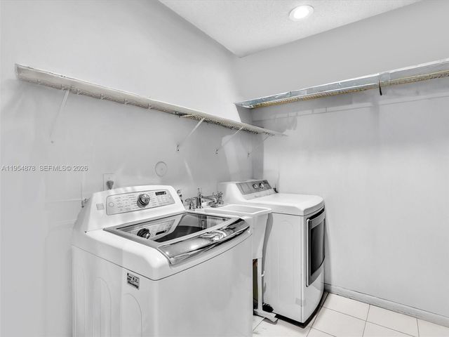 900 Spoonbill Circle, Weston, FL 33326
