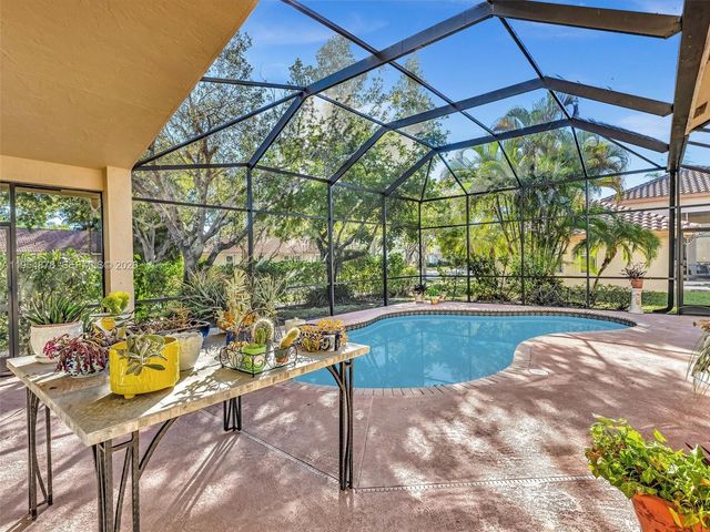 900 Spoonbill Circle, Weston, FL 33326