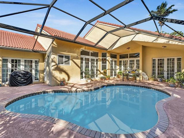 900 Spoonbill Circle, Weston, FL 33326