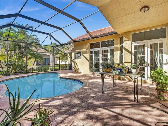 900 Spoonbill Circle, Weston, FL 33326