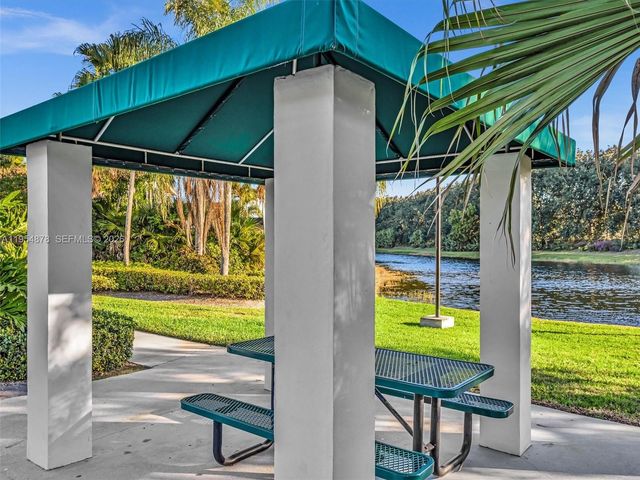 900 Spoonbill Circle, Weston, FL 33326