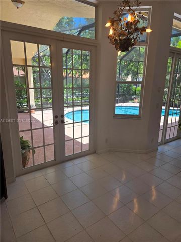 900 Spoonbill Circle, Weston, FL 33326