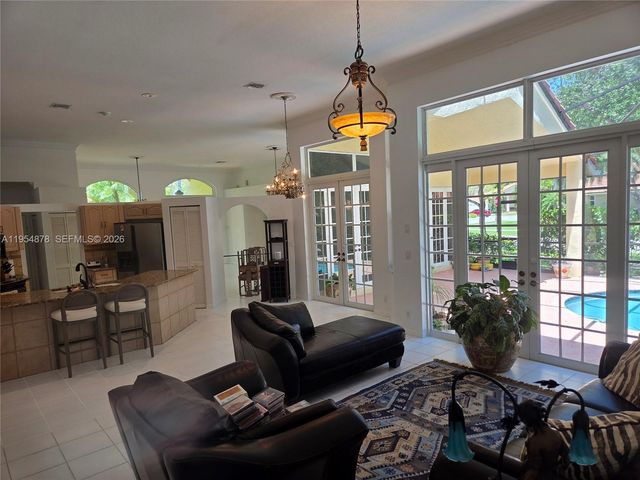 900 Spoonbill Circle, Weston, FL 33326
