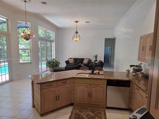 900 Spoonbill Circle, Weston, FL 33326
