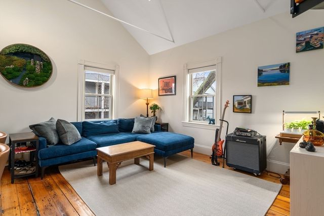 20 Porter St 3, Boston, MA 02130