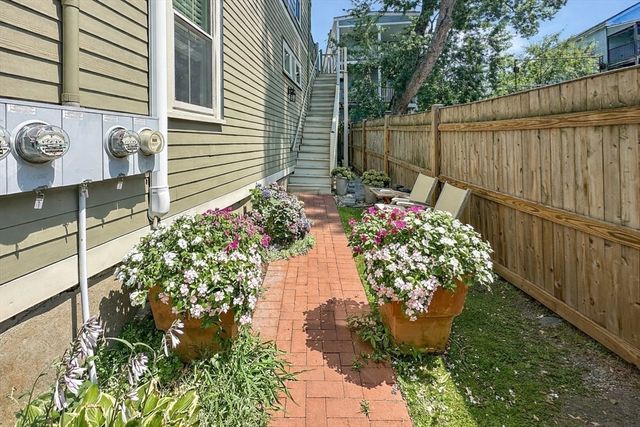 20 Porter St 3, Boston, MA 02130