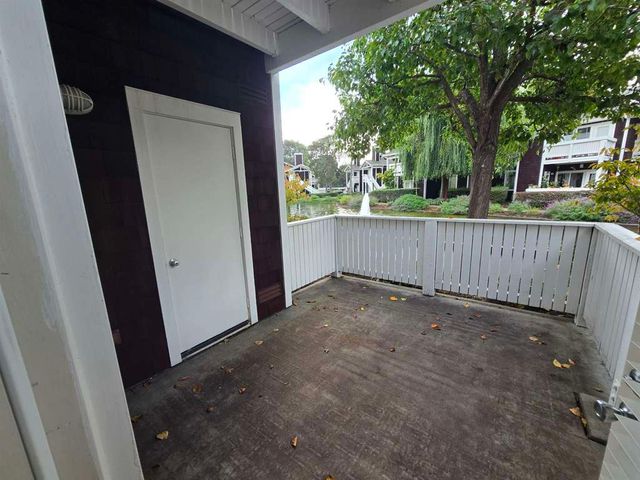 161 Marina Lakes Dr, Richmond, CA 94804