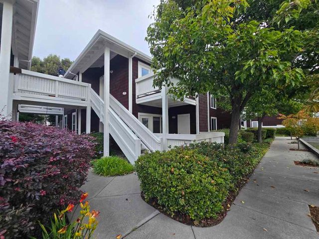 161 Marina Lakes Dr, Richmond, CA 94804