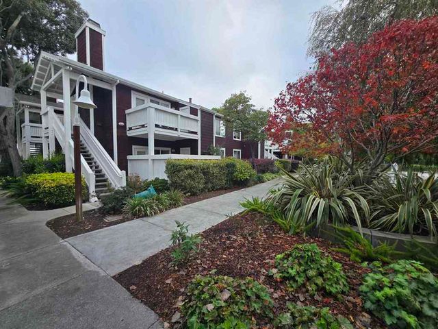 161 Marina Lakes Dr, Richmond, CA 94804