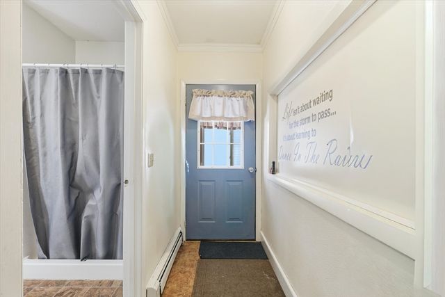 52 Church St, Gardner, MA 01440