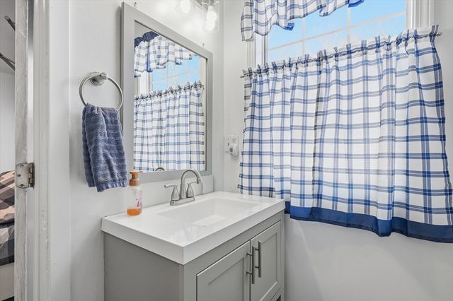 52 Church St, Gardner, MA 01440