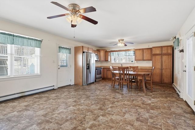 52 Church St, Gardner, MA 01440