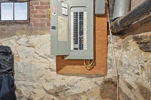 52 Church St, Gardner, MA 01440