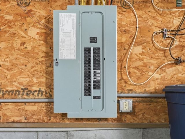 52 Church St, Gardner, MA 01440