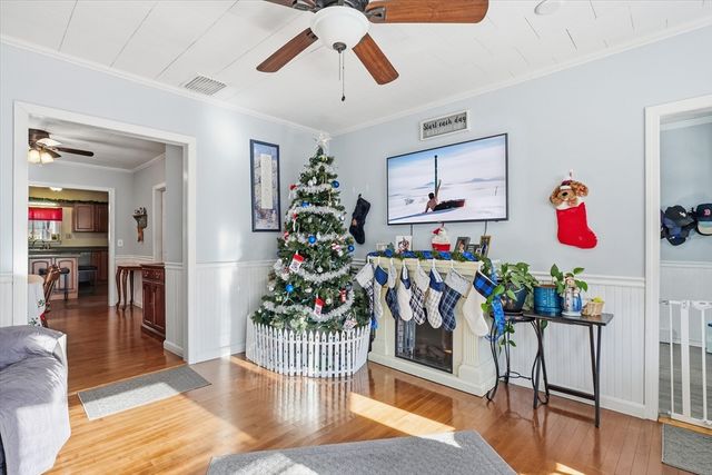 52 Church St, Gardner, MA 01440