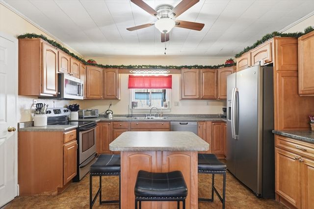 52 Church St, Gardner, MA 01440