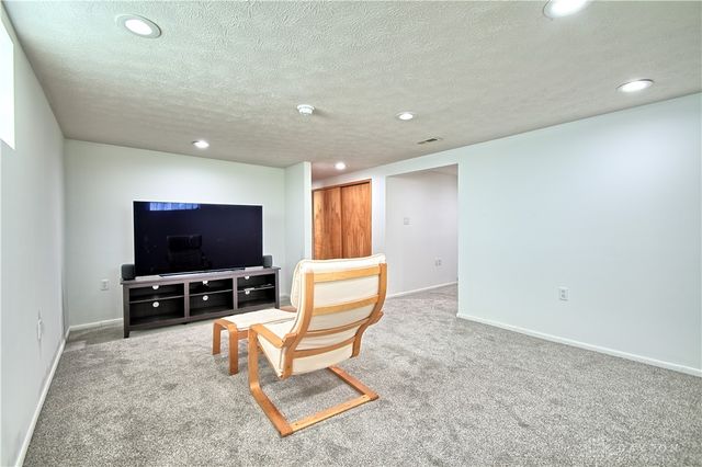 355 Hadley Avenue, Oakwood, OH 45419