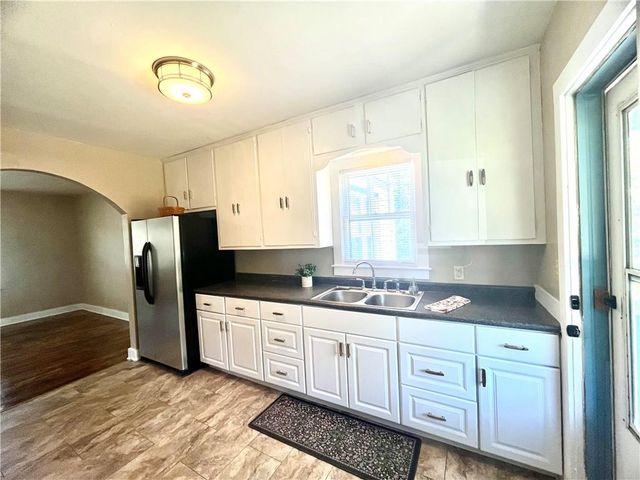 227 S Lynn Street, Nevada, MO 64772