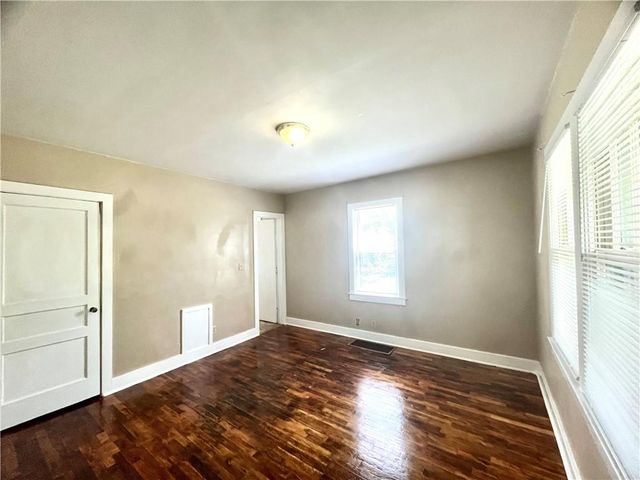 227 S Lynn Street, Nevada, MO 64772