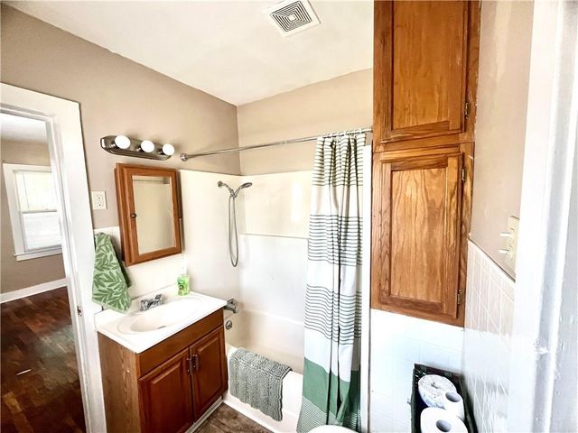 227 S Lynn Street, Nevada, MO 64772