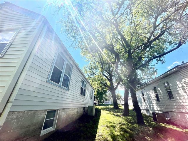 227 S Lynn Street, Nevada, MO 64772