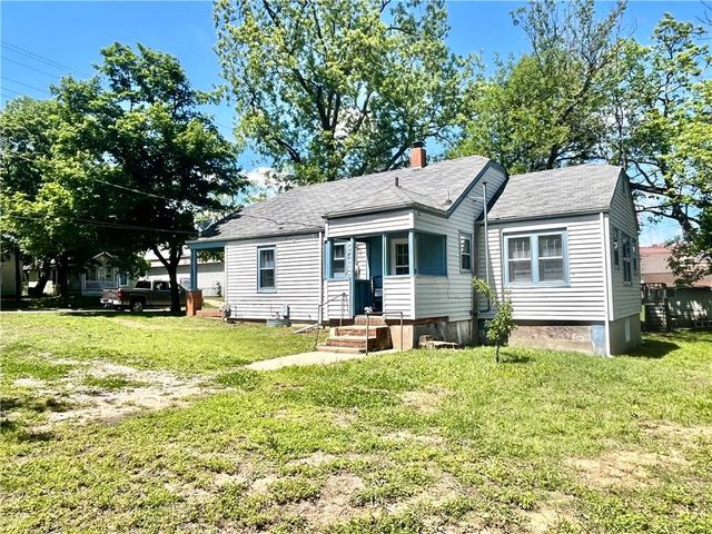 227 S Lynn Street, Nevada, MO 64772