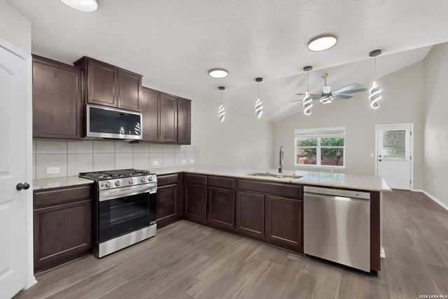 735 Pelican Point, San Antonio, TX 78221