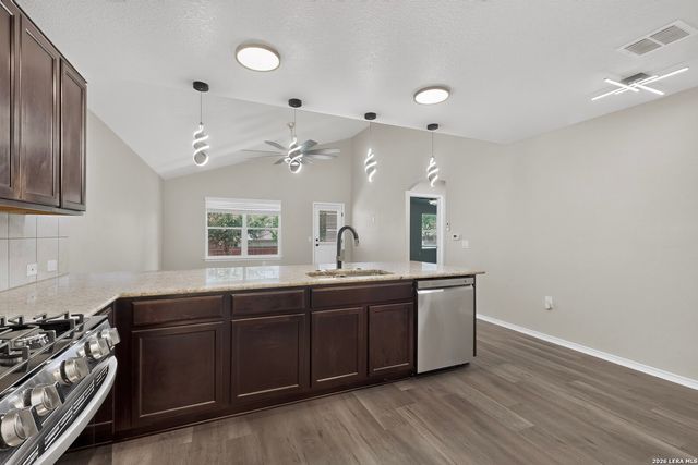 735 Pelican Point, San Antonio, TX 78221