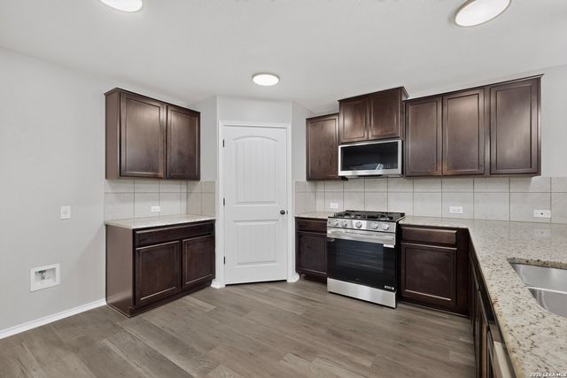 735 Pelican Point, San Antonio, TX 78221