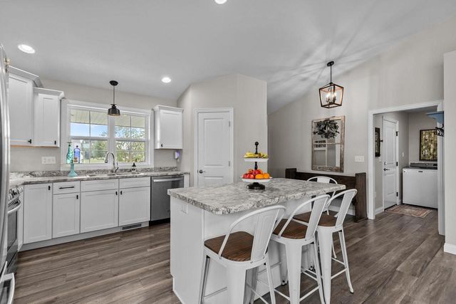 105 ZACHAREY COURT, New London, WI 54961