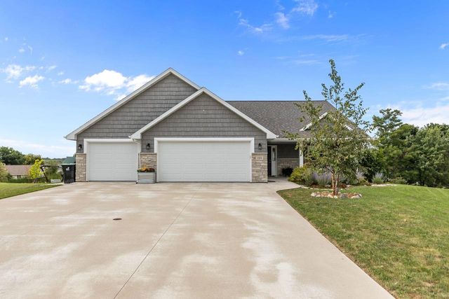 105 ZACHAREY COURT, New London, WI 54961