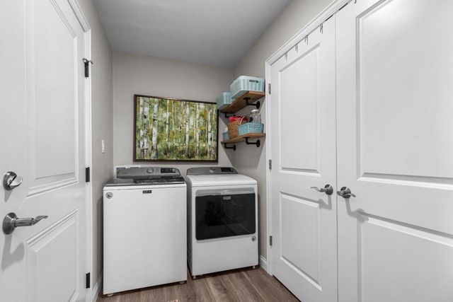 105 ZACHAREY COURT, New London, WI 54961
