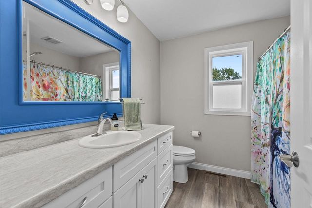 105 ZACHAREY COURT, New London, WI 54961