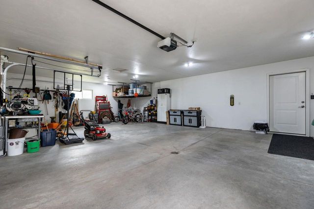 105 ZACHAREY COURT, New London, WI 54961