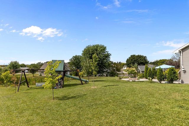 105 ZACHAREY COURT, New London, WI 54961