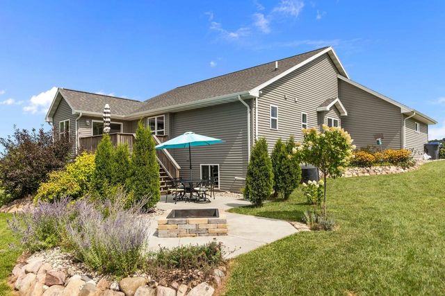 105 ZACHAREY COURT, New London, WI 54961