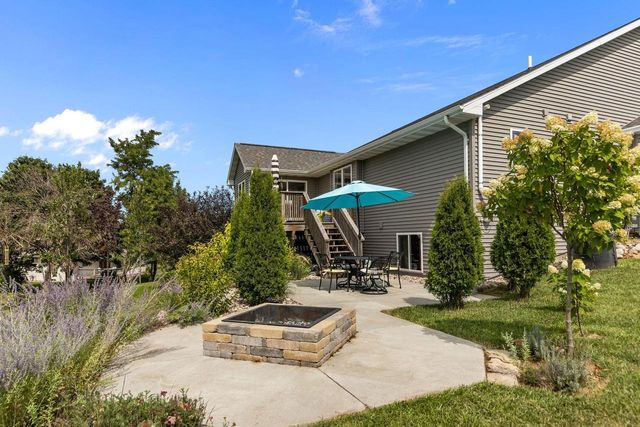 105 ZACHAREY COURT, New London, WI 54961