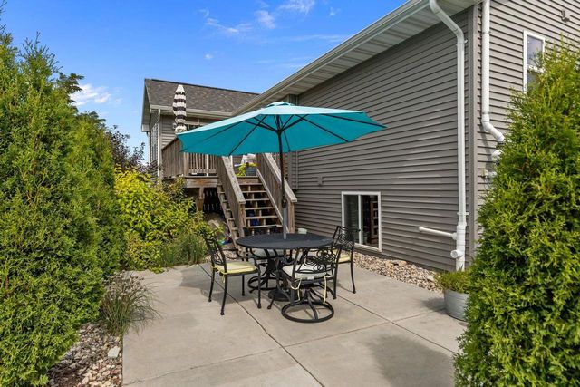 105 ZACHAREY COURT, New London, WI 54961