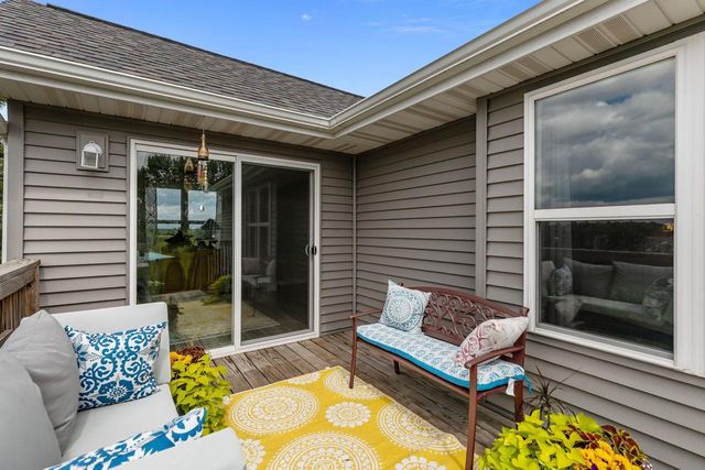 105 ZACHAREY COURT, New London, WI 54961