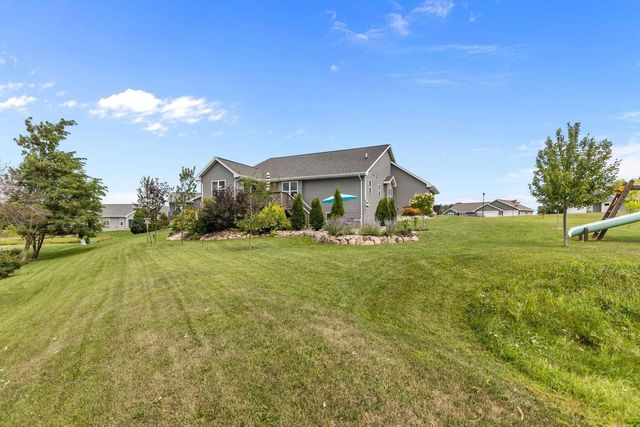 105 ZACHAREY COURT, New London, WI 54961
